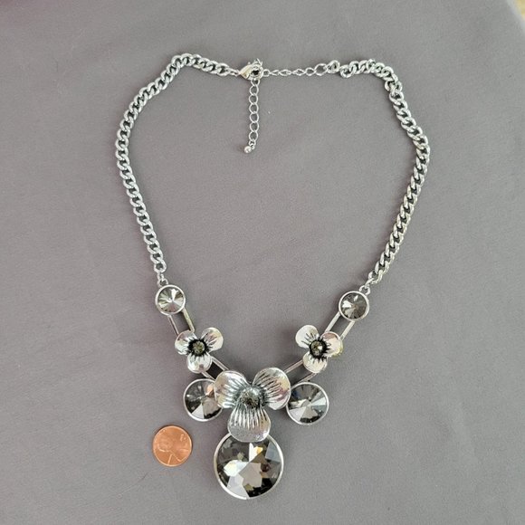 Chunky Silver Flower & Faceted Gray Rhinestone Necklace - Picture 10 of 12